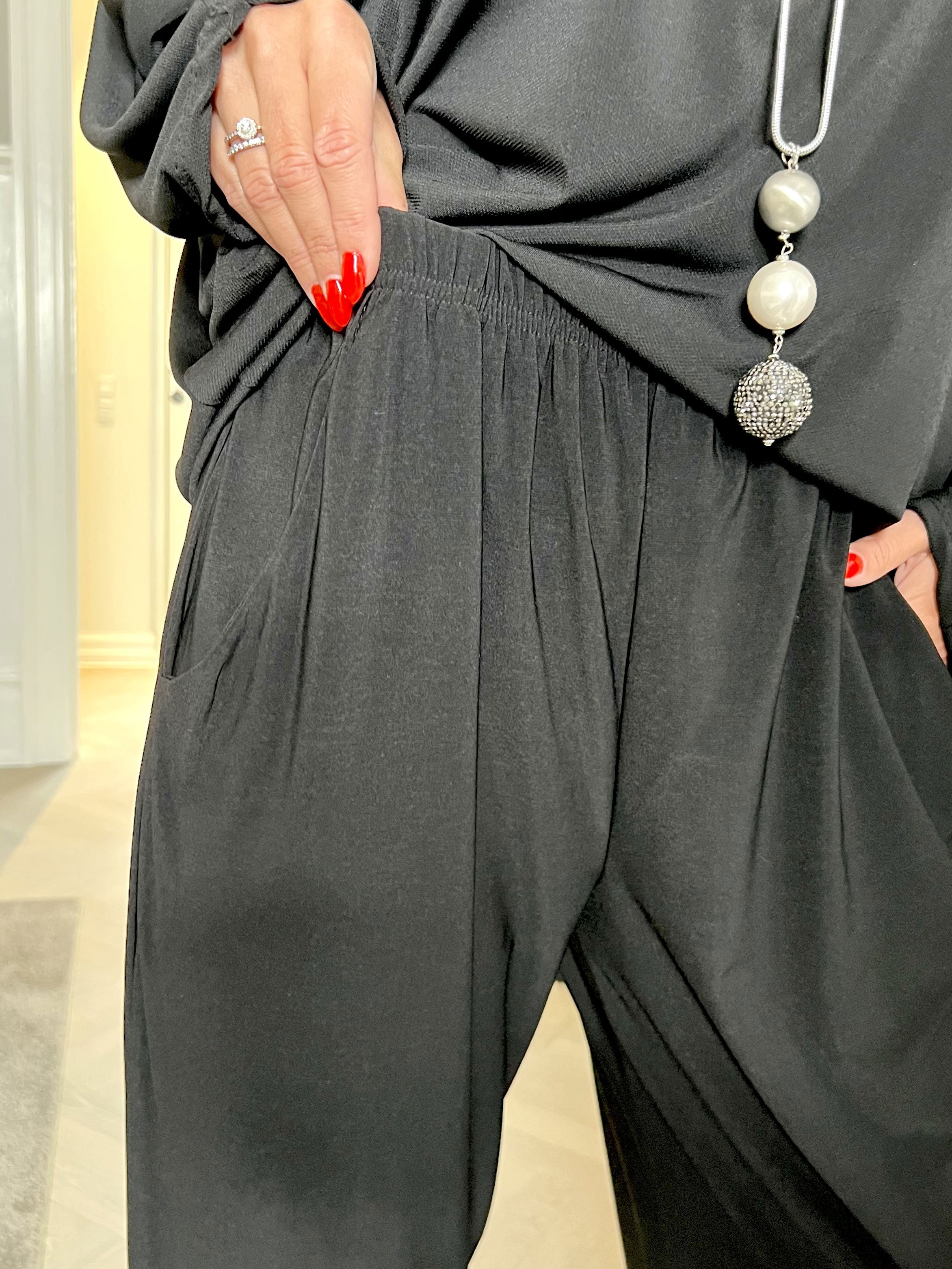 Osane - Svarta elastiska byxor